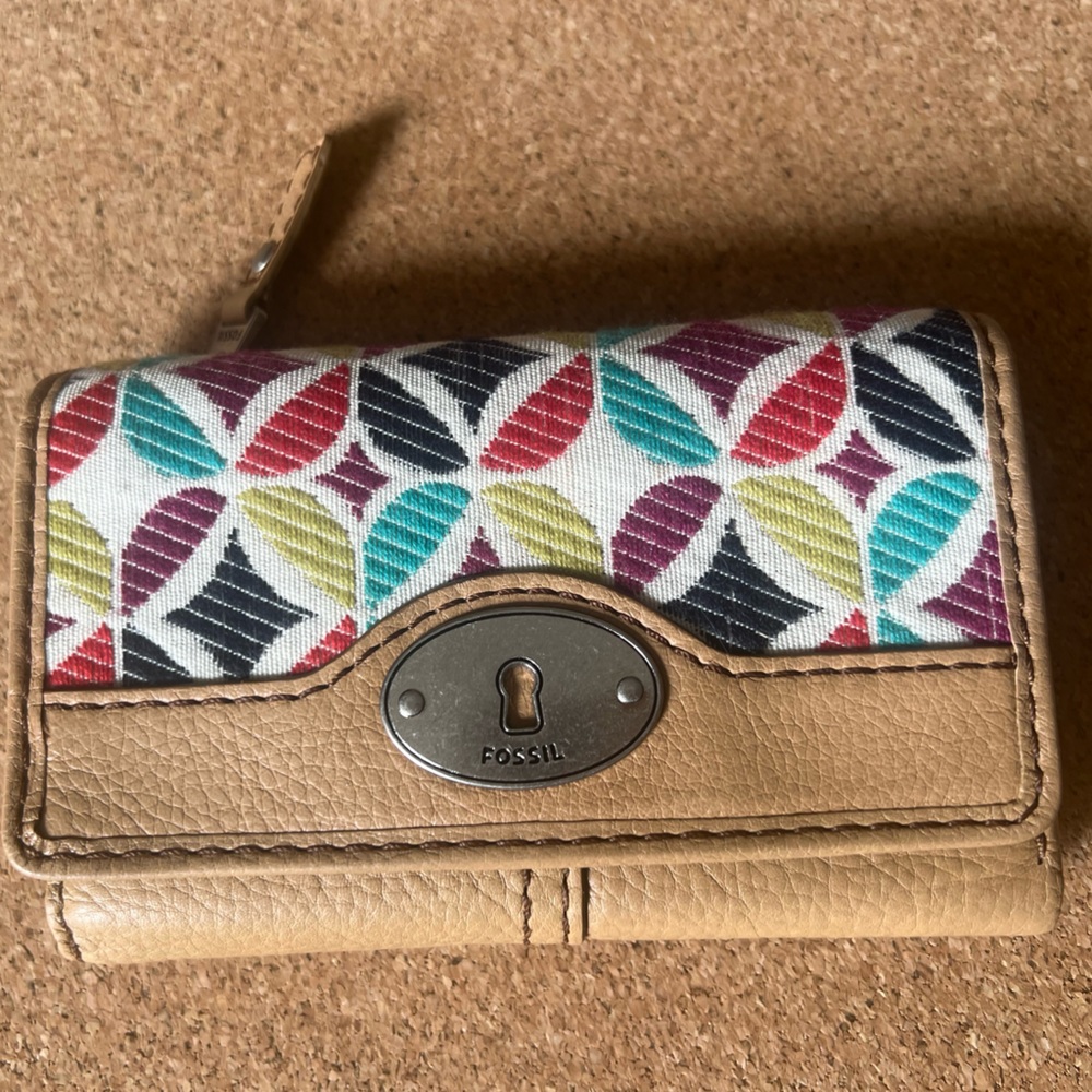 Fossil compact wallet